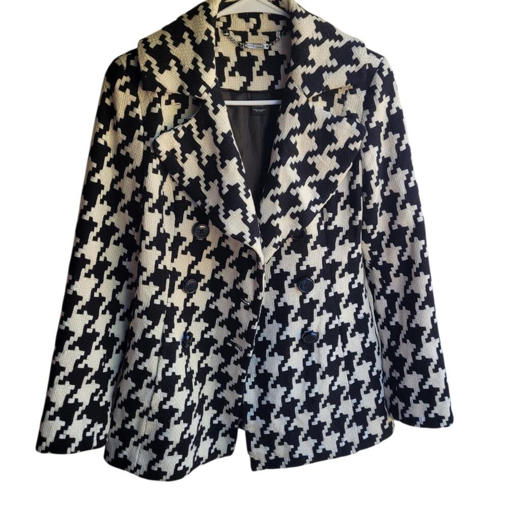 White House Black Market Black and White coat. Women's size XXS